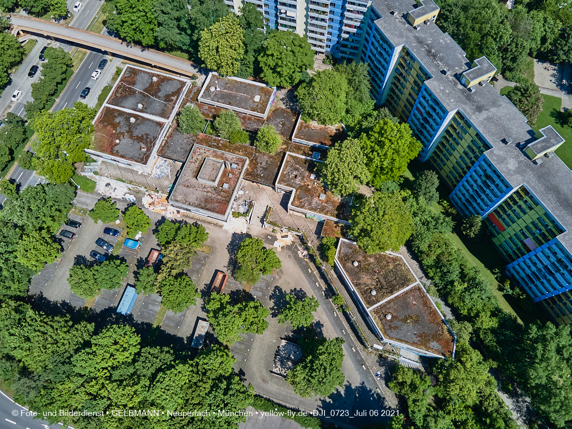 06.07.2021 - Einkaufs- und Wohnzentrum Quiddestraße in Neuperlach